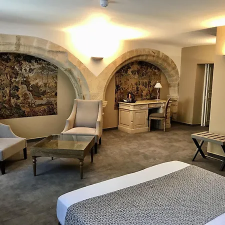 Des Augustins فندق