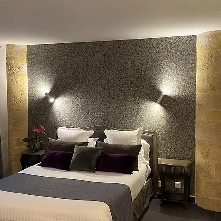 Des Augustins فندق آيكس أومبروفينس