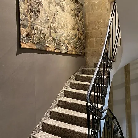 Des Augustins فندق