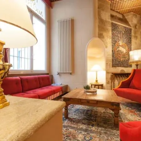 Des Augustins فندق