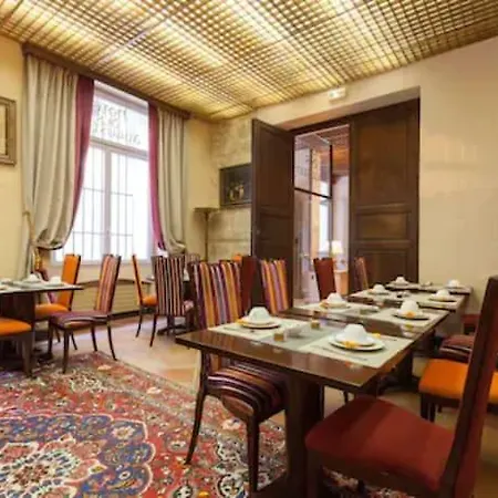 Des Augustins فندق آيكس أومبروفينس