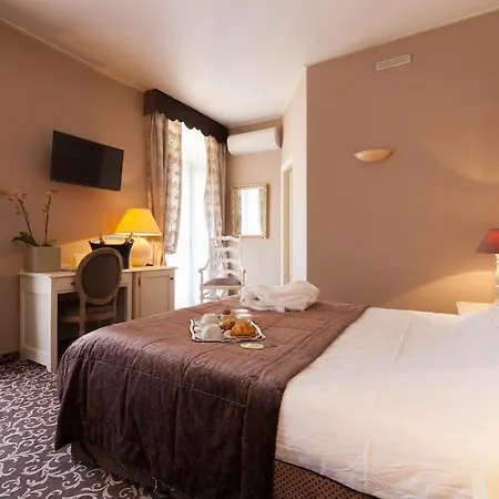 Des Augustins 3*